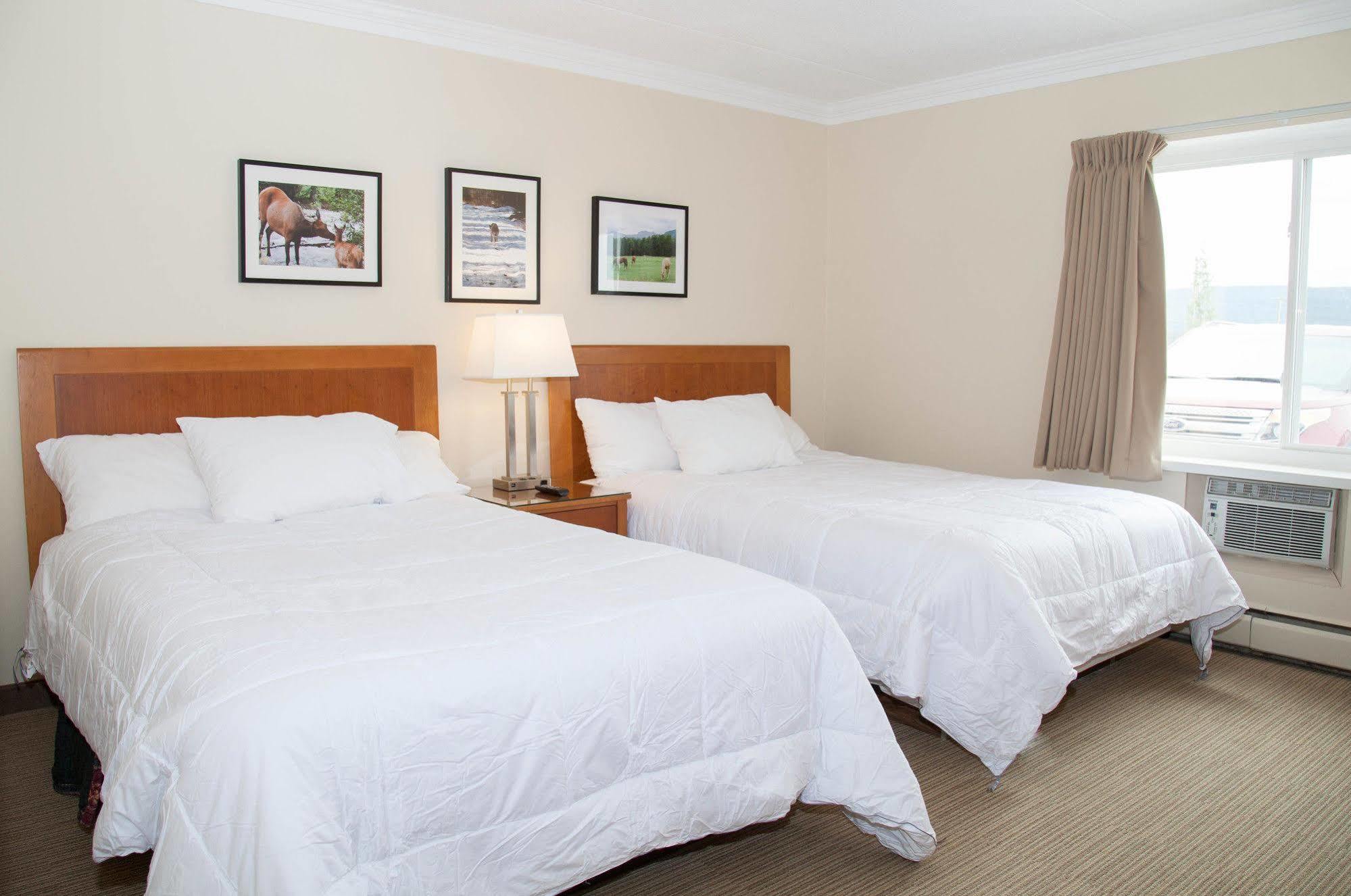 Twin Pine Inn & Suites Hinton Extérieur photo