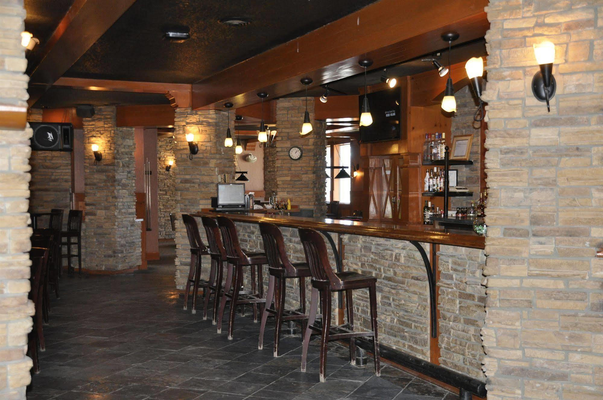 Twin Pine Inn & Suites Hinton Extérieur photo