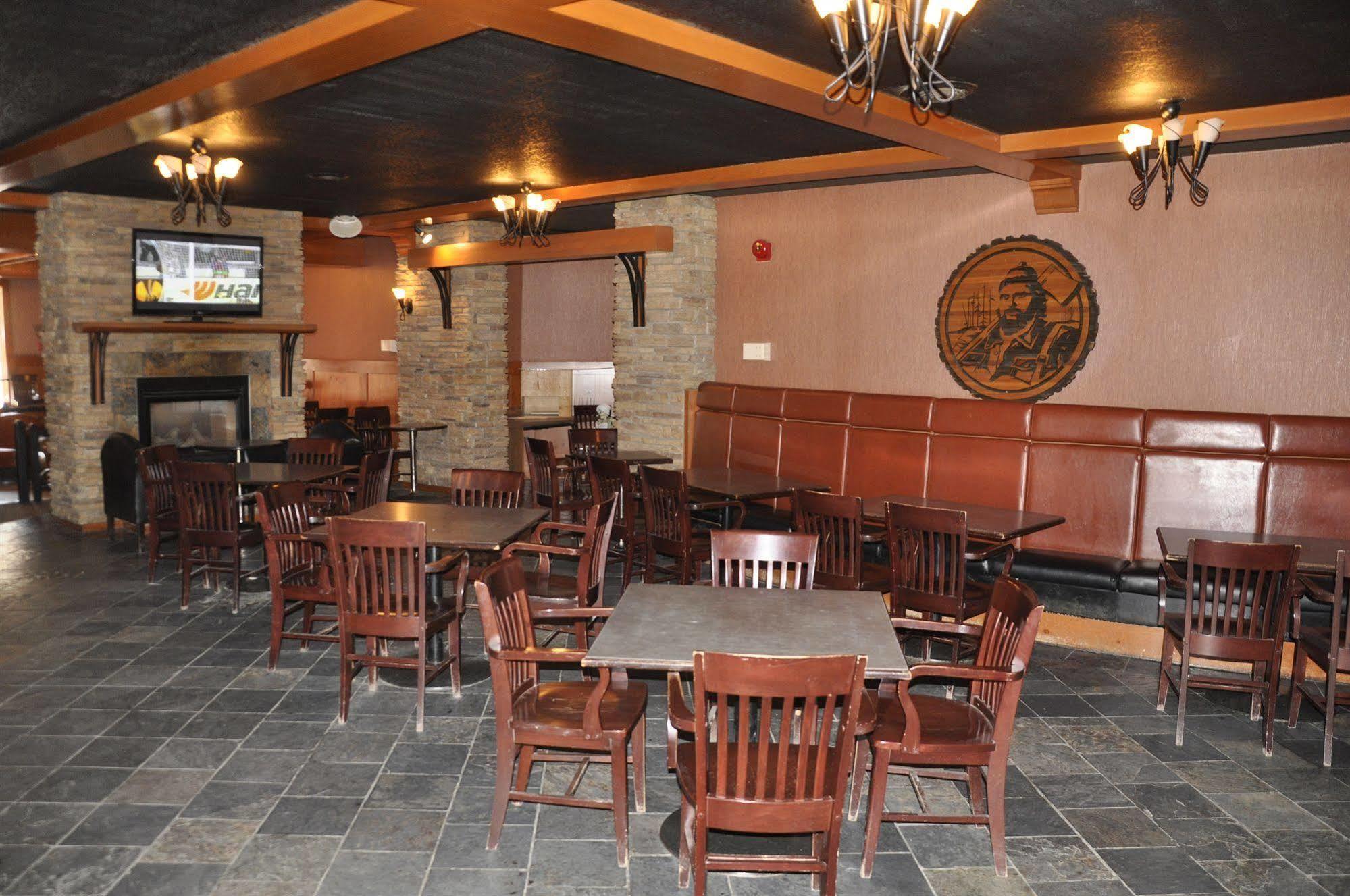 Twin Pine Inn & Suites Hinton Extérieur photo