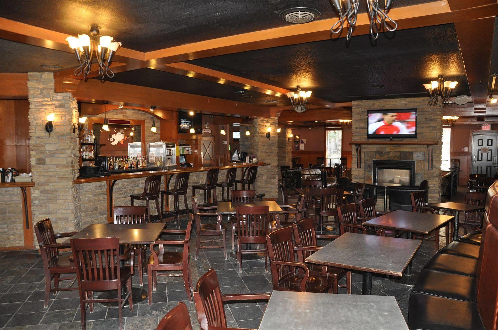 Twin Pine Inn & Suites Hinton Extérieur photo