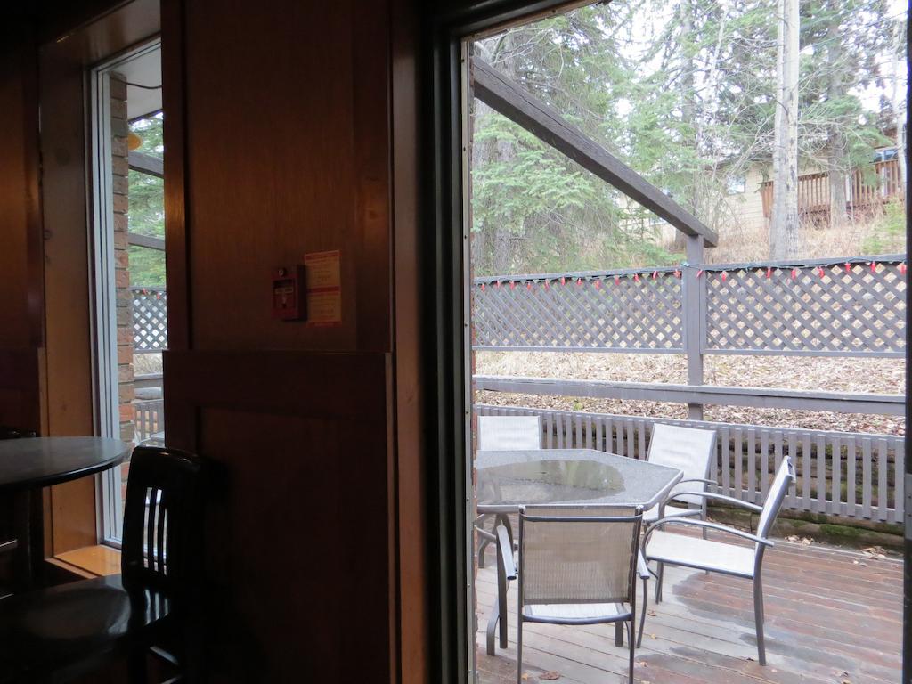 Twin Pine Inn & Suites Hinton Extérieur photo